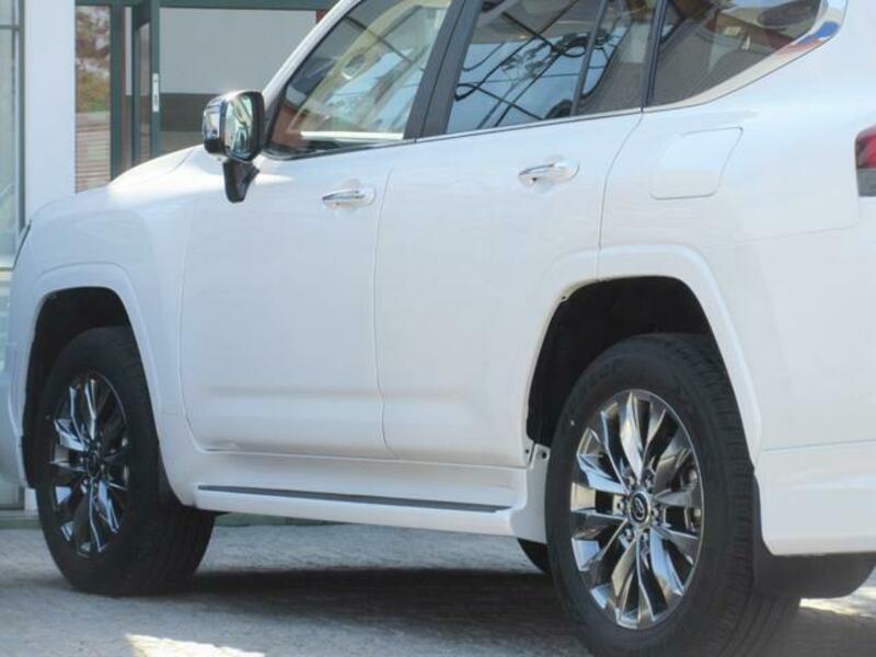 LAND CRUISER