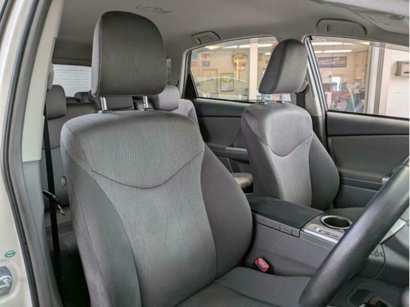 PRIUS ALPHA