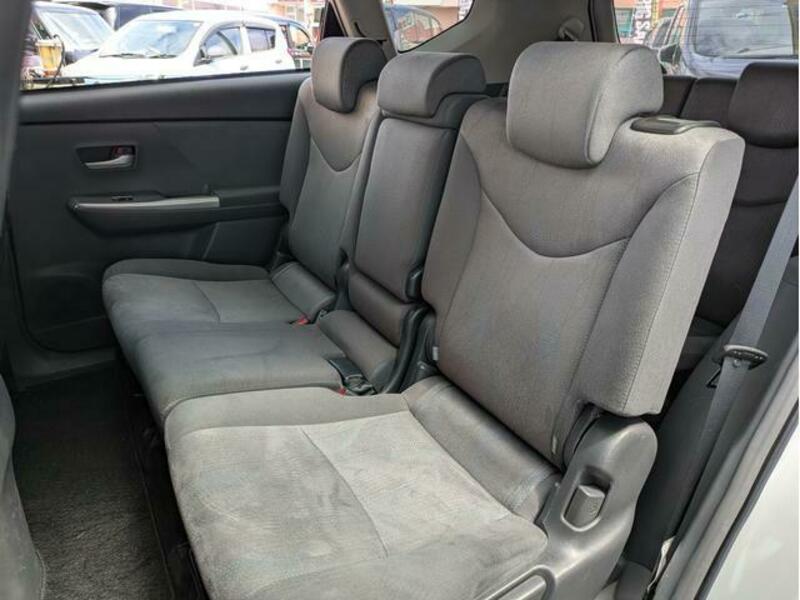 PRIUS ALPHA
