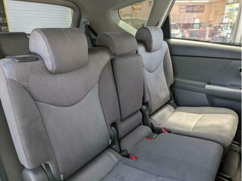 PRIUS ALPHA