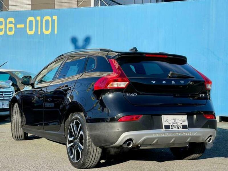V40