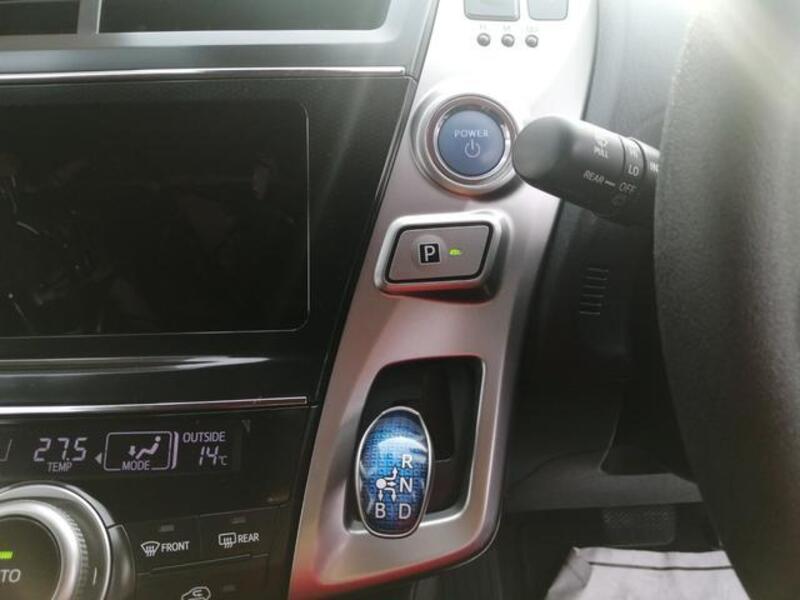 PRIUS ALPHA