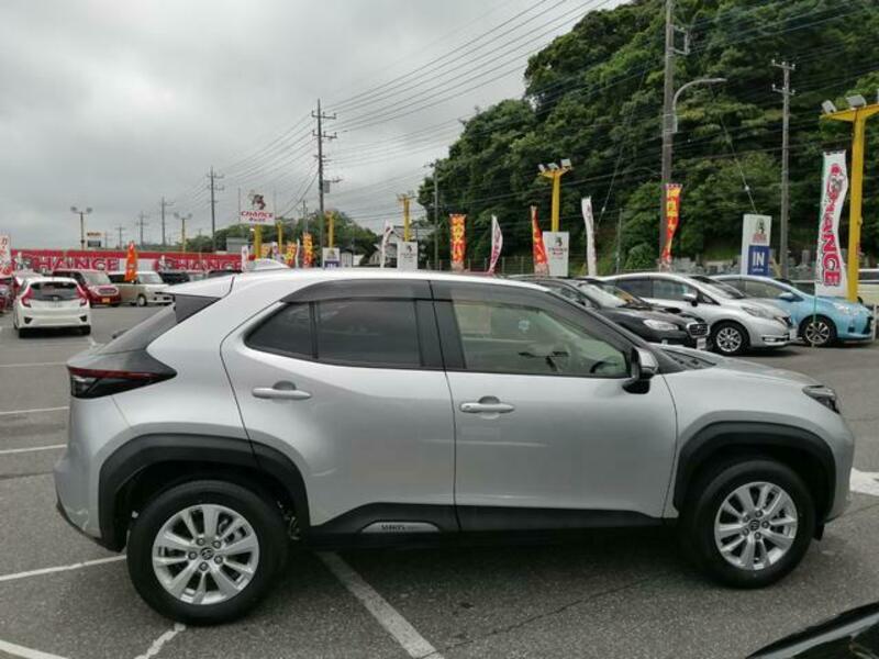 YARIS CROSS