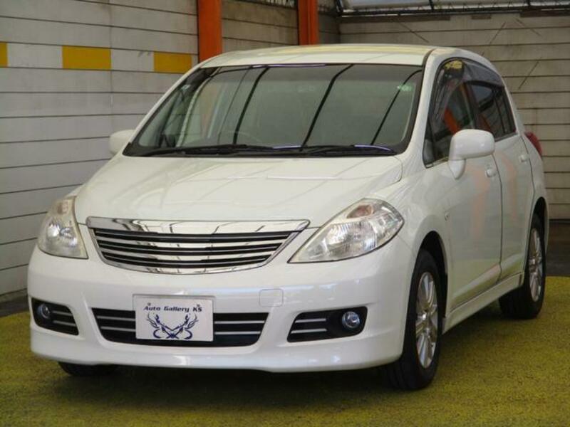NISSAN TIIDA