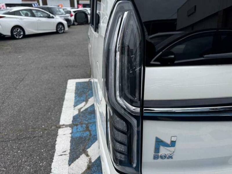 N BOX CUSTOM