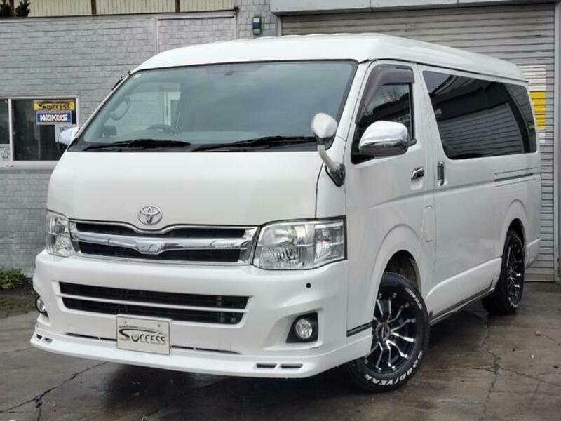 TOYOTA HIACE VAN