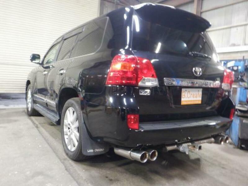 LAND CRUISER