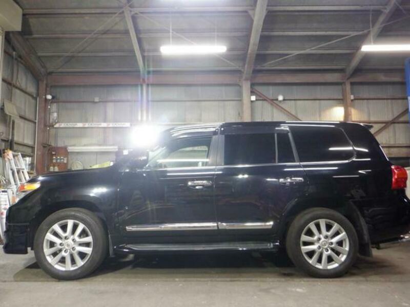 LAND CRUISER