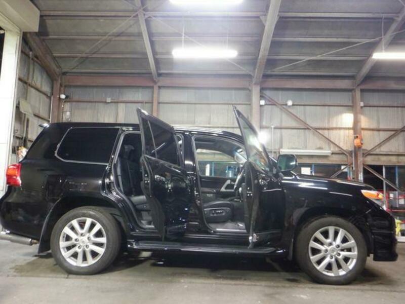 LAND CRUISER