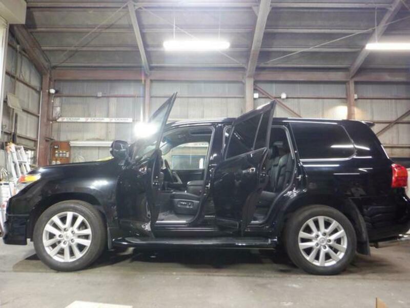 LAND CRUISER