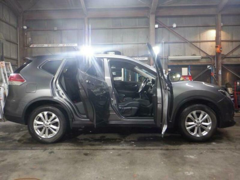 X-TRAIL