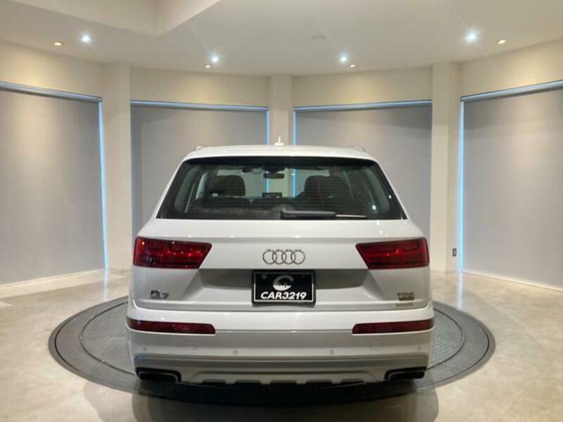 Q7