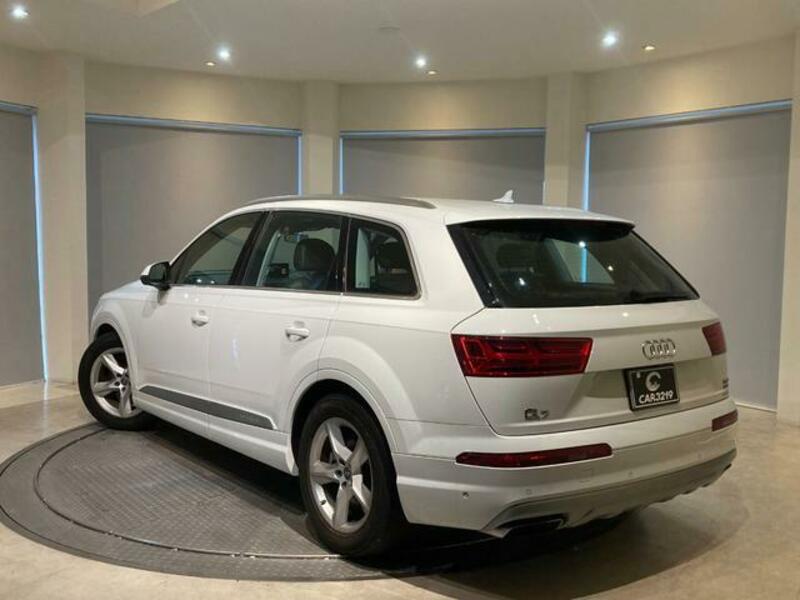 Q7