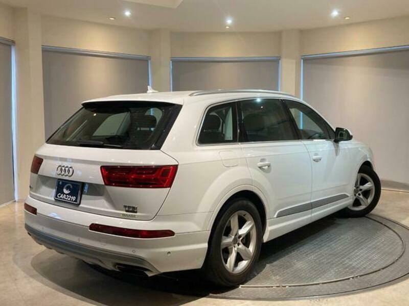 Q7