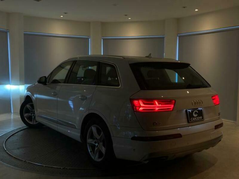 Q7