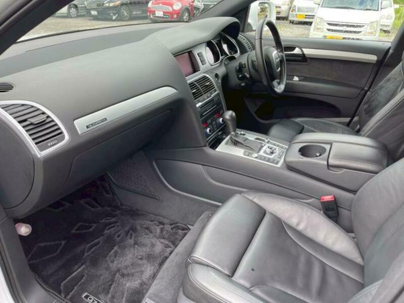 Q7
