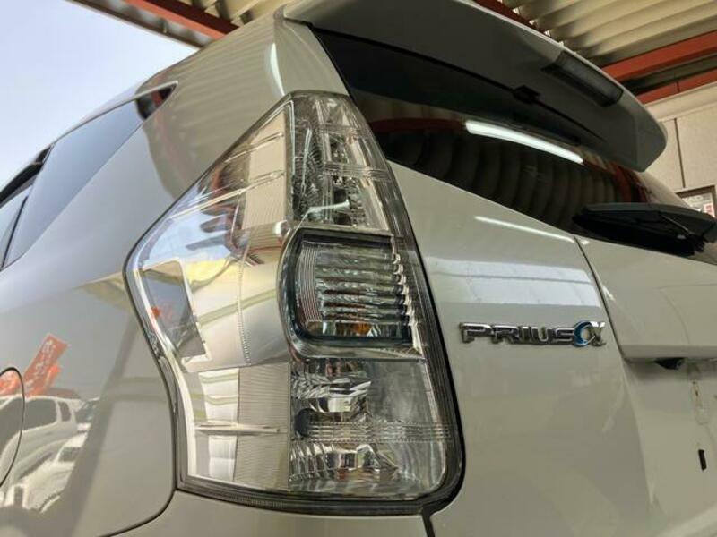 PRIUS ALPHA