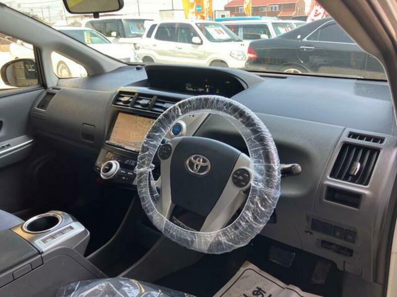 PRIUS ALPHA