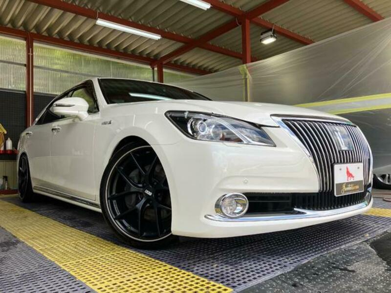 TOYOTA CROWN MAJESTA