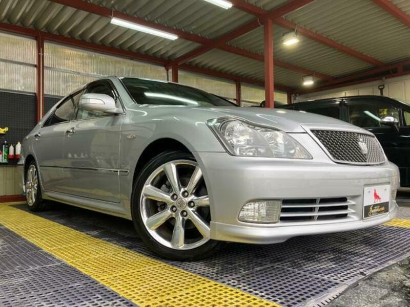 TOYOTA CROWN