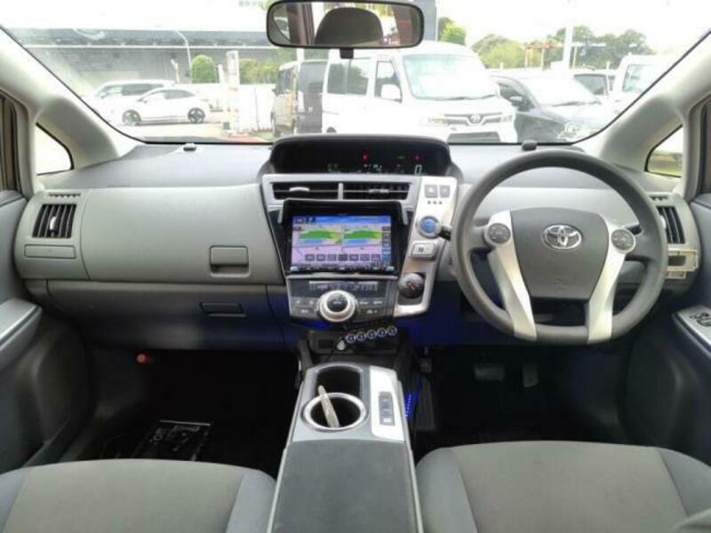 PRIUS ALPHA