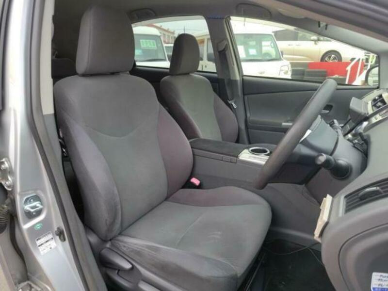 PRIUS ALPHA