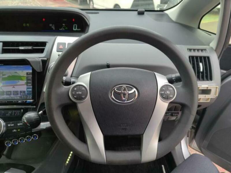 PRIUS ALPHA