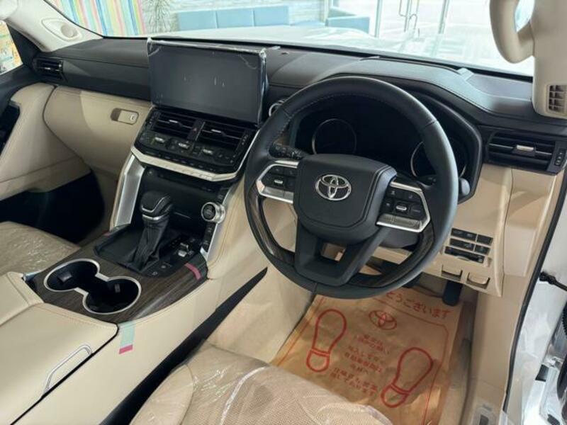 LAND CRUISER