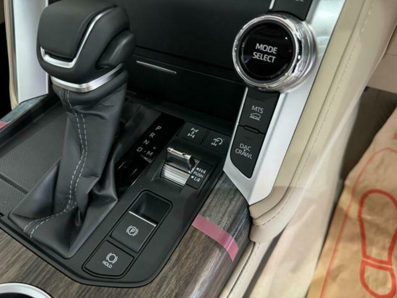 LAND CRUISER