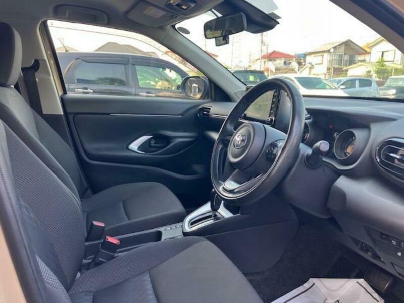 YARIS CROSS