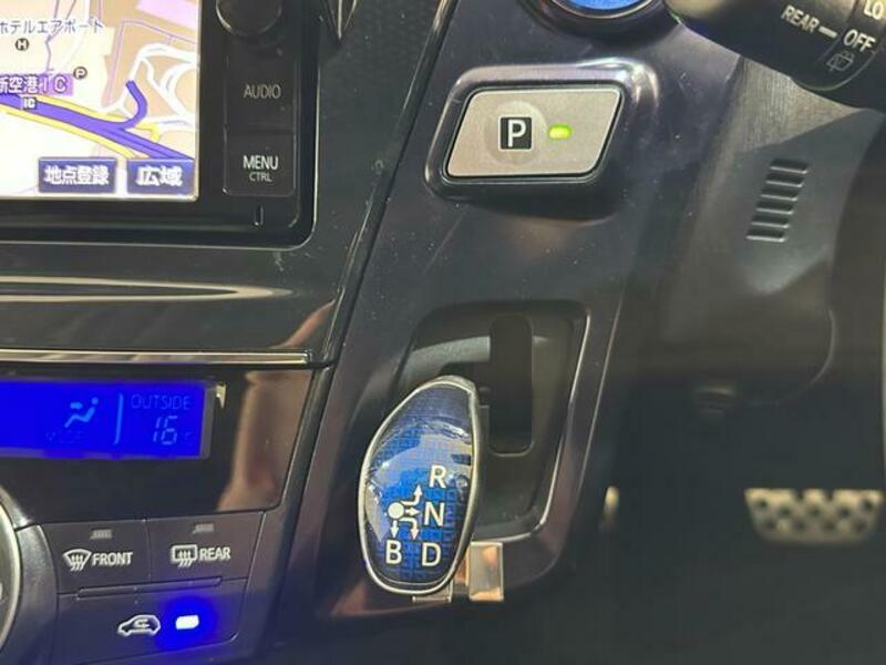 PRIUS ALPHA