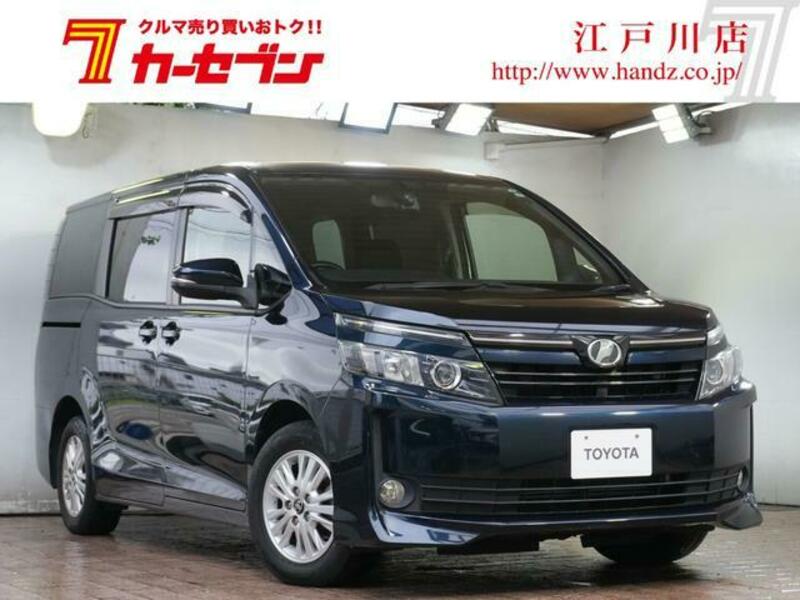 TOYOTA VOXY