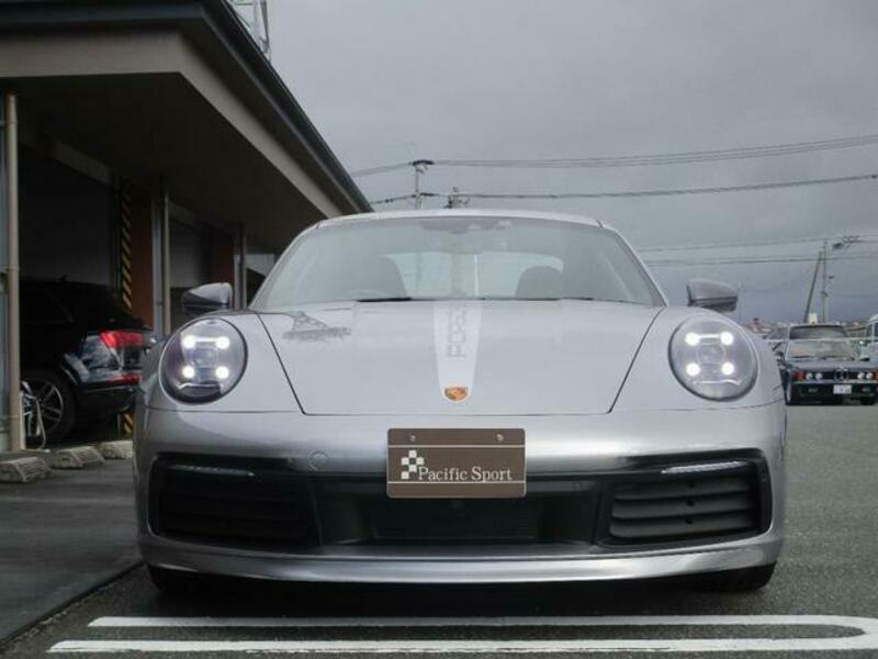911