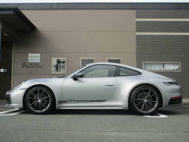 911