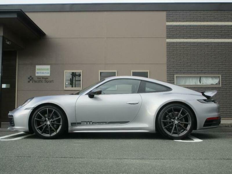 911