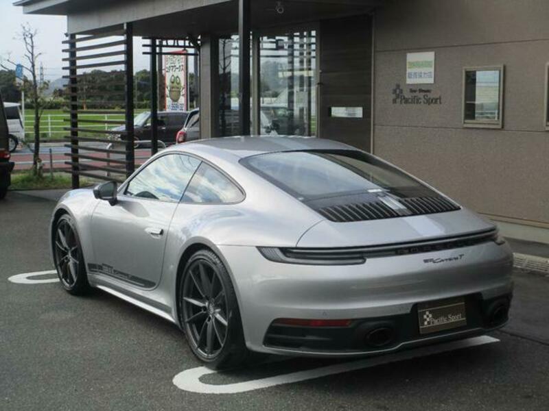 911