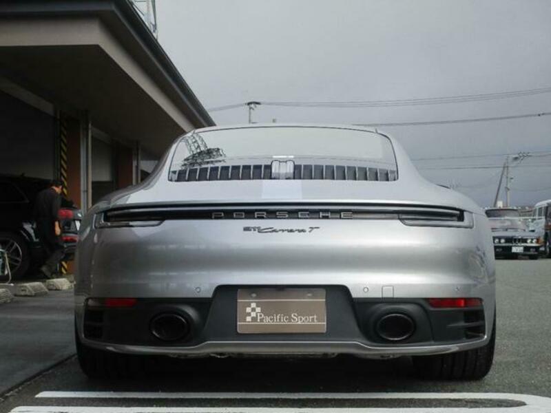 911