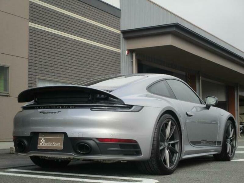 911