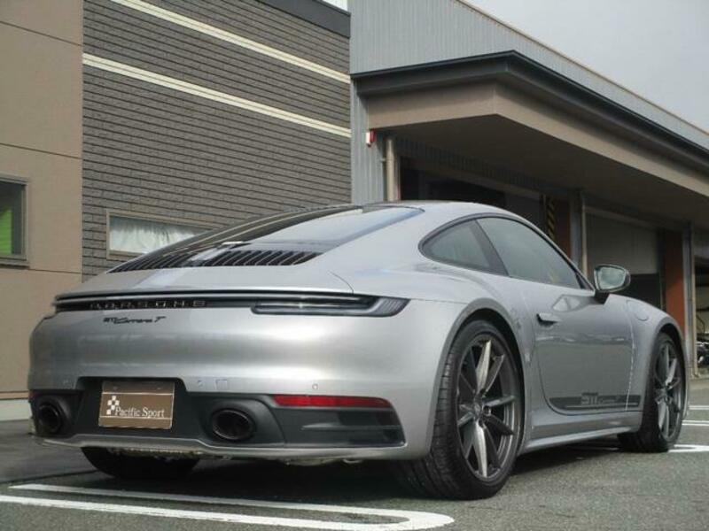 911