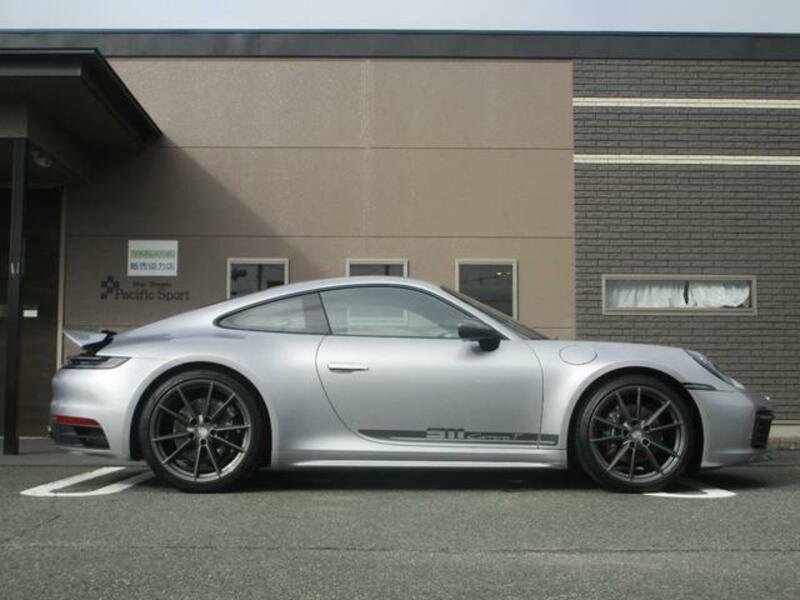 911