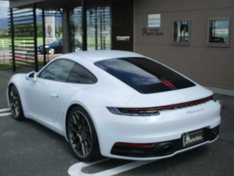 911