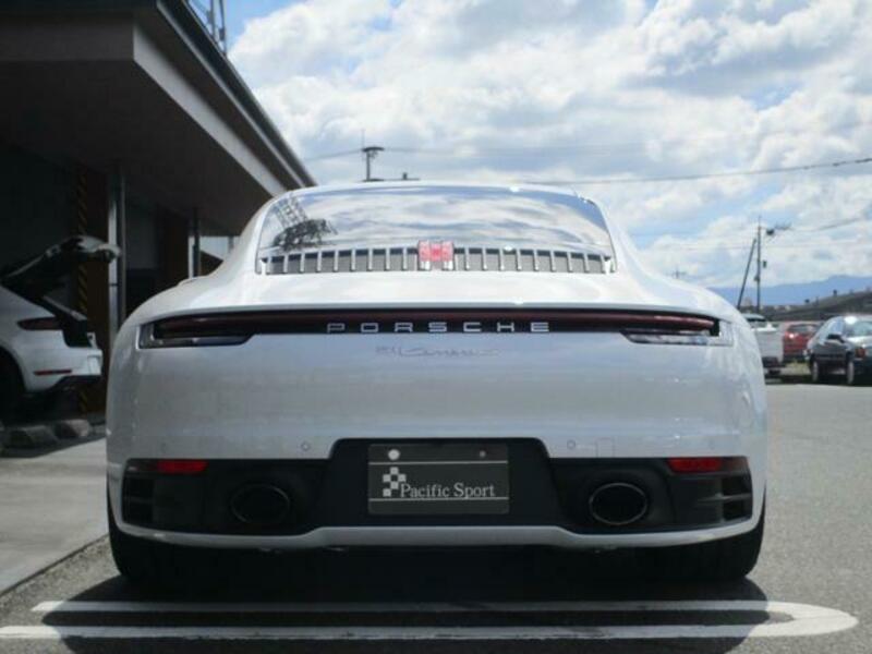 911