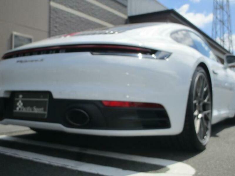 911