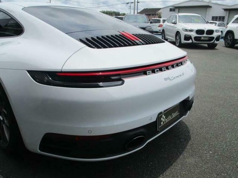911