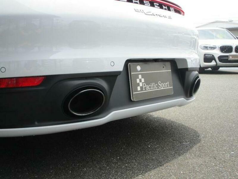911