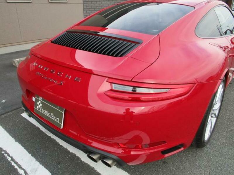 911