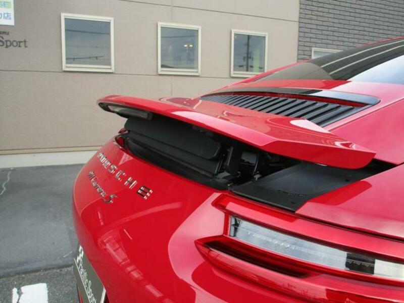 911