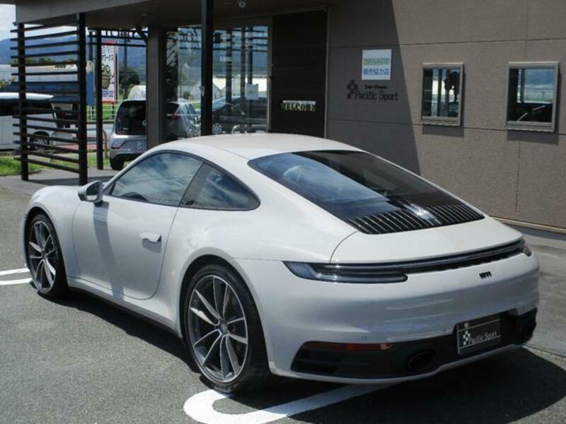 911
