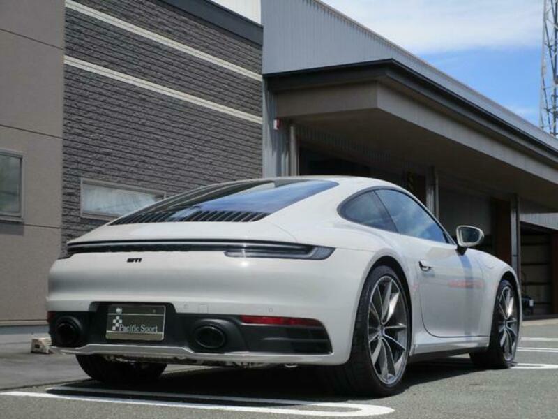 911