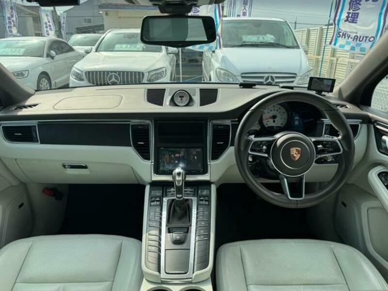MACAN